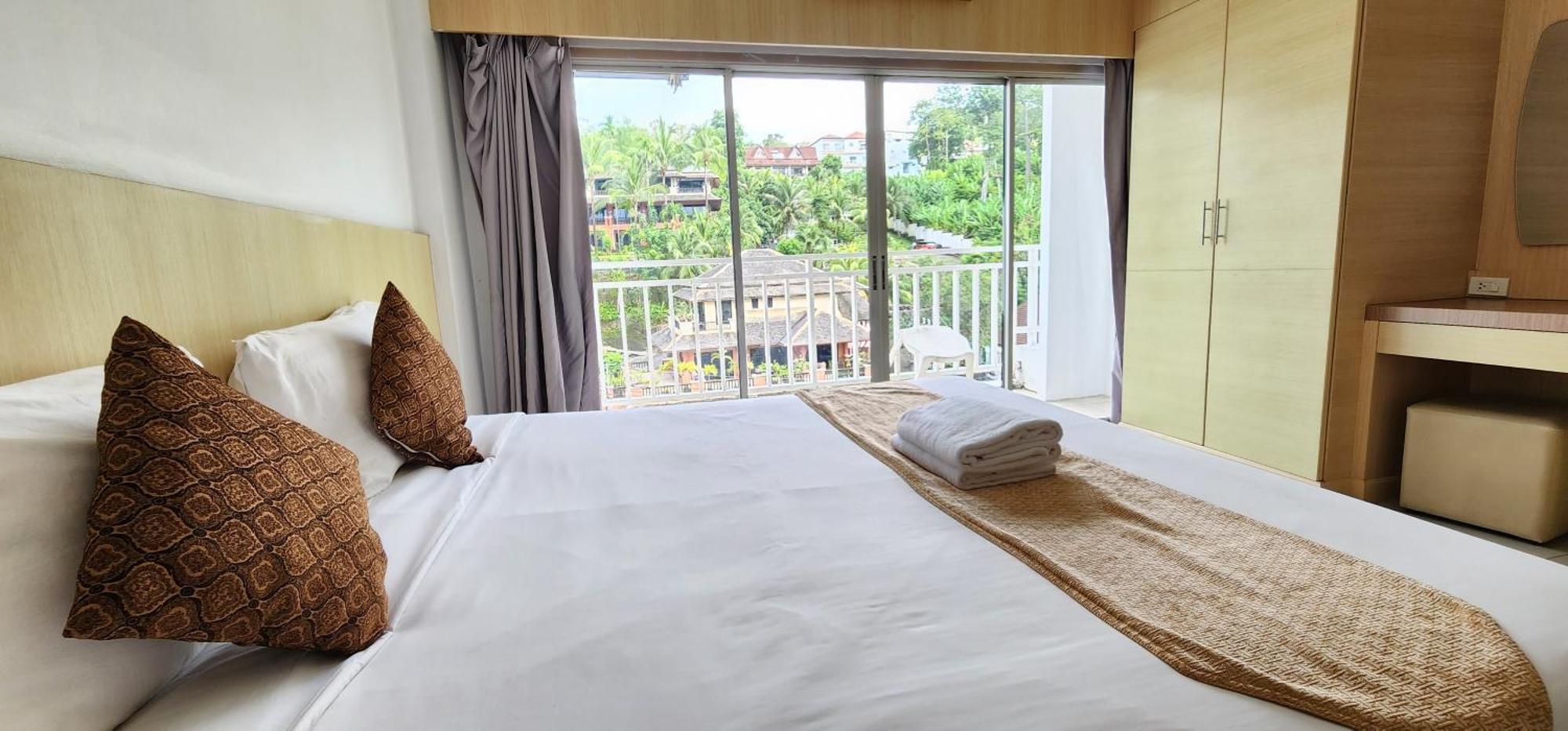 Отель Eden Park Patong Экстерьер фото