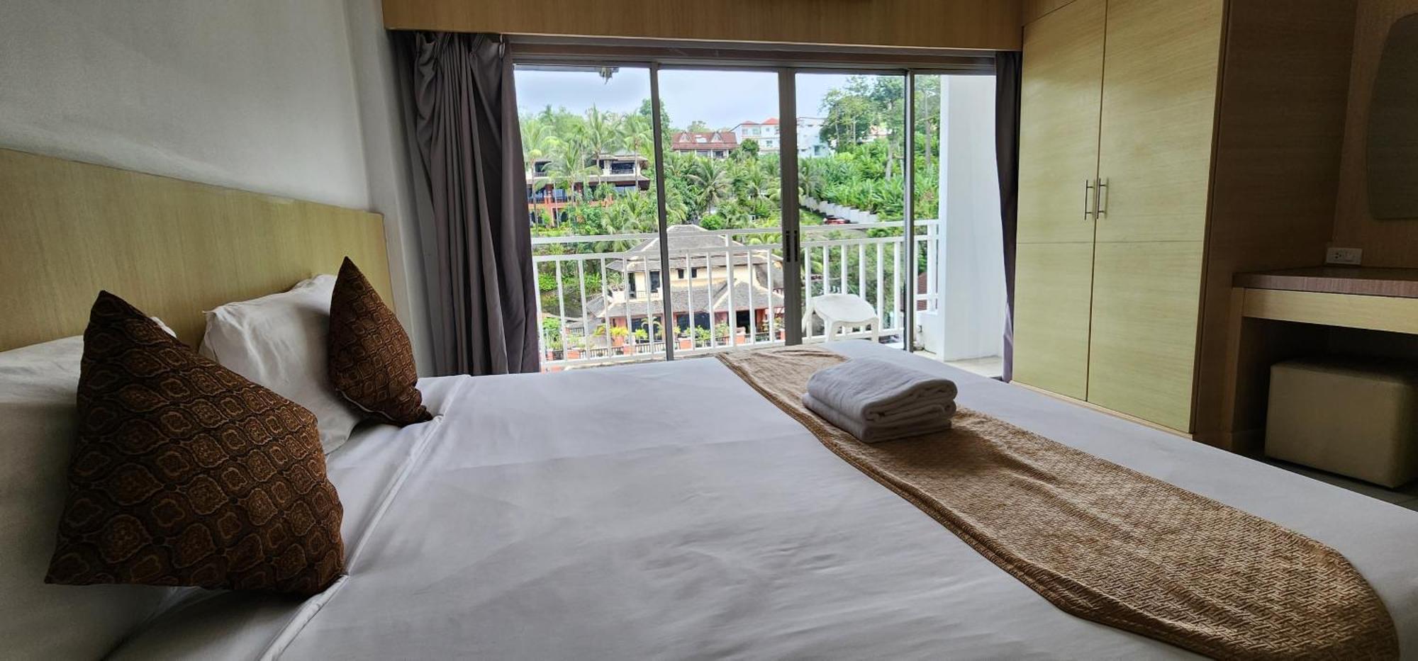 Отель Eden Park Patong Экстерьер фото