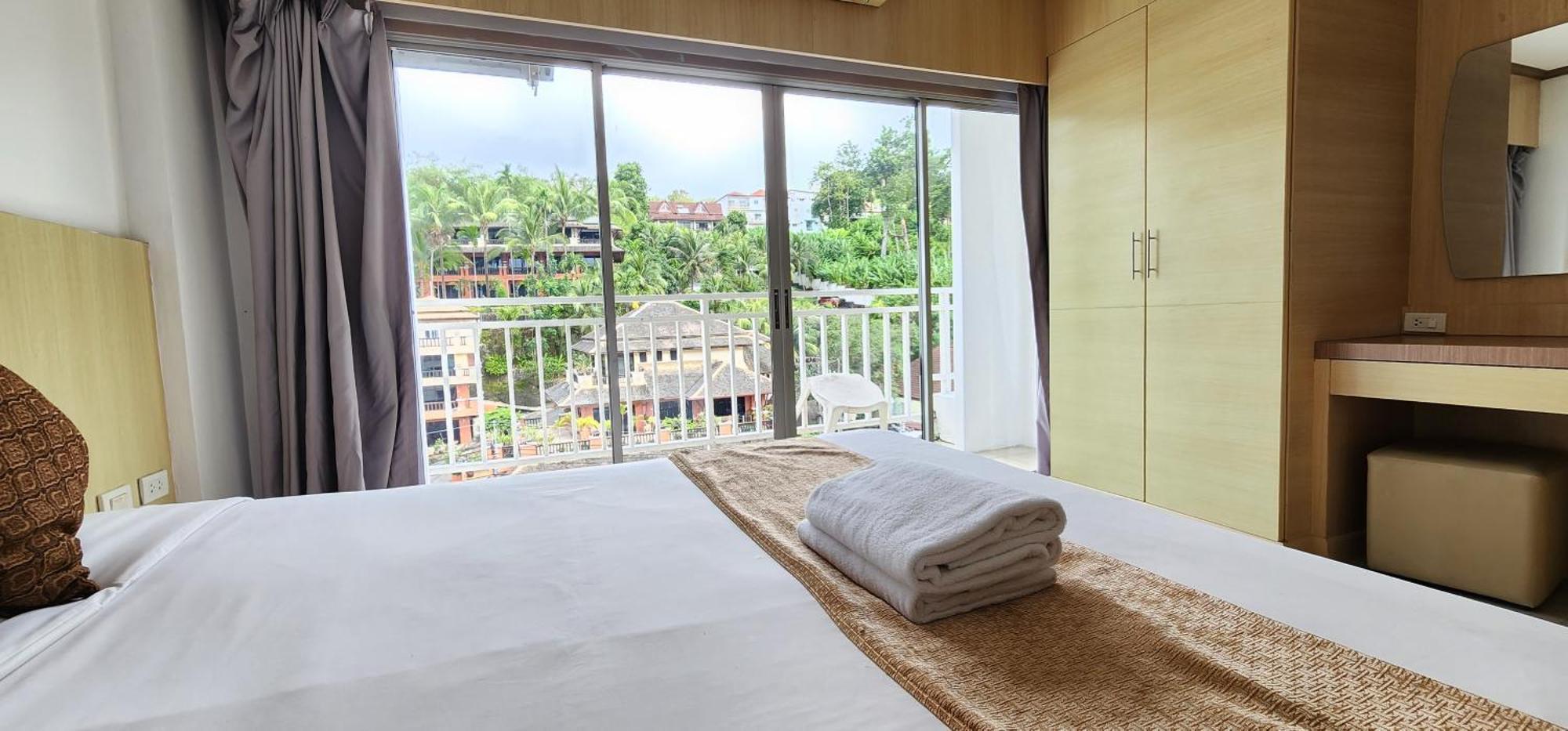 Отель Eden Park Patong Экстерьер фото