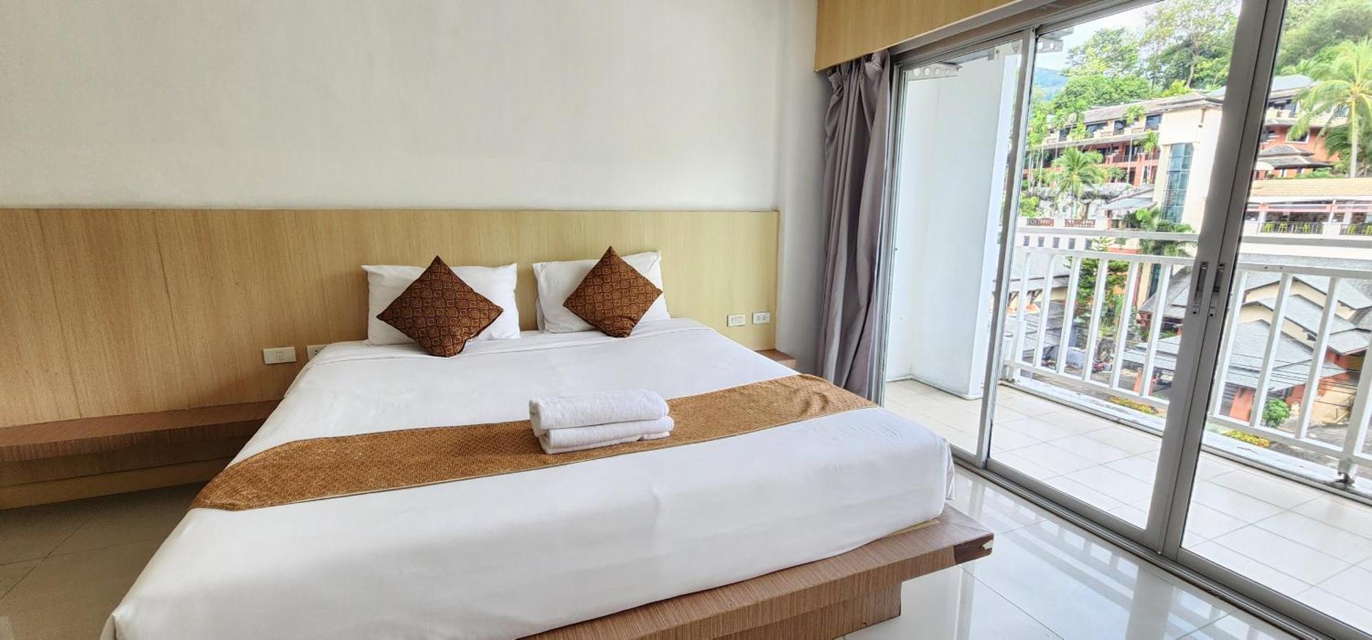 Отель Eden Park Patong Экстерьер фото