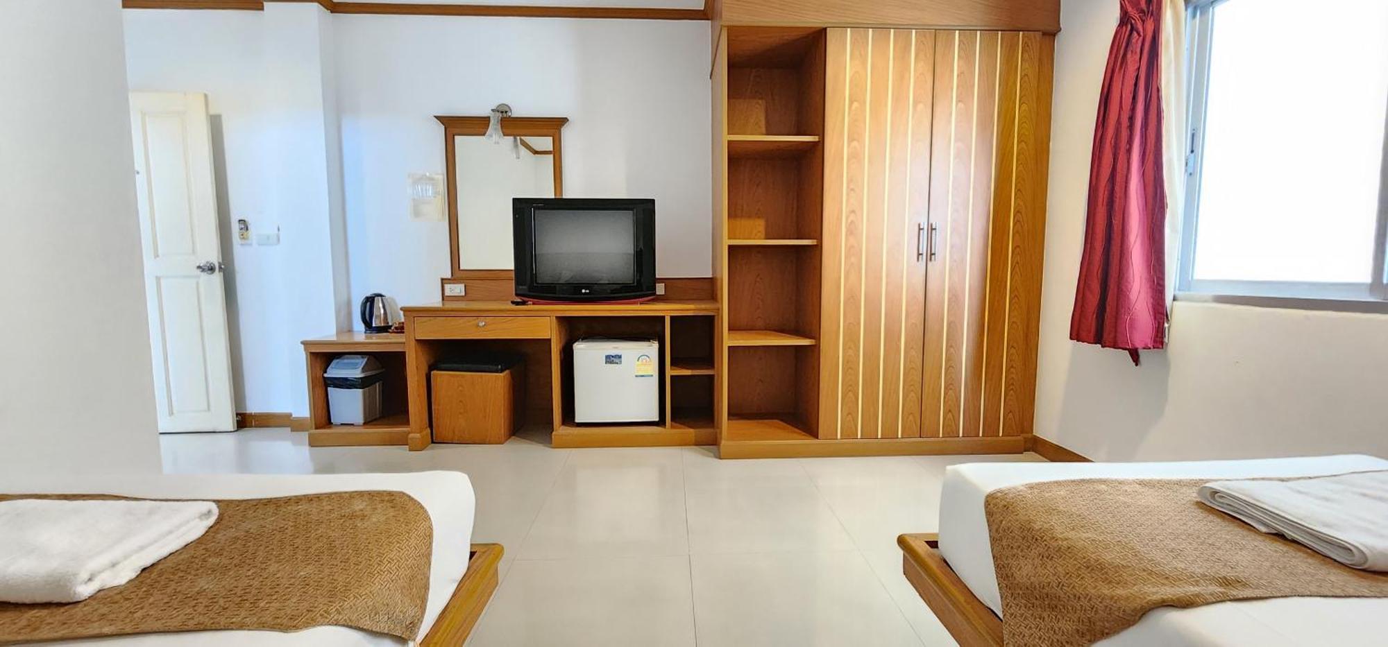 Отель Eden Park Patong Экстерьер фото