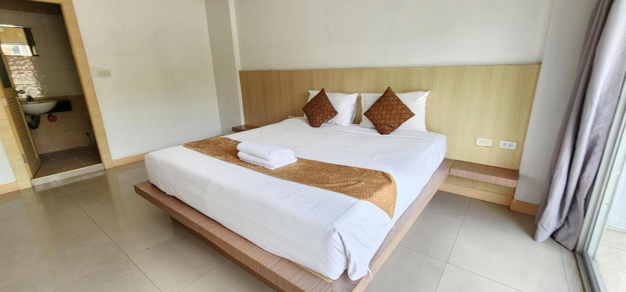 Отель Eden Park Patong Экстерьер фото