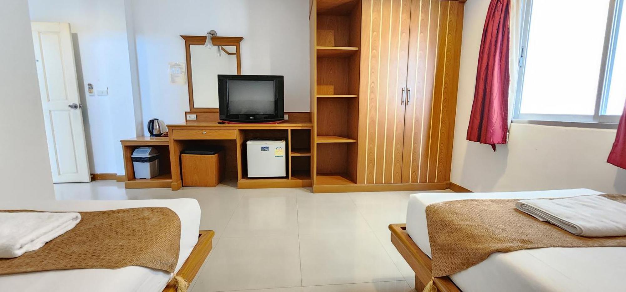 Отель Eden Park Patong Экстерьер фото