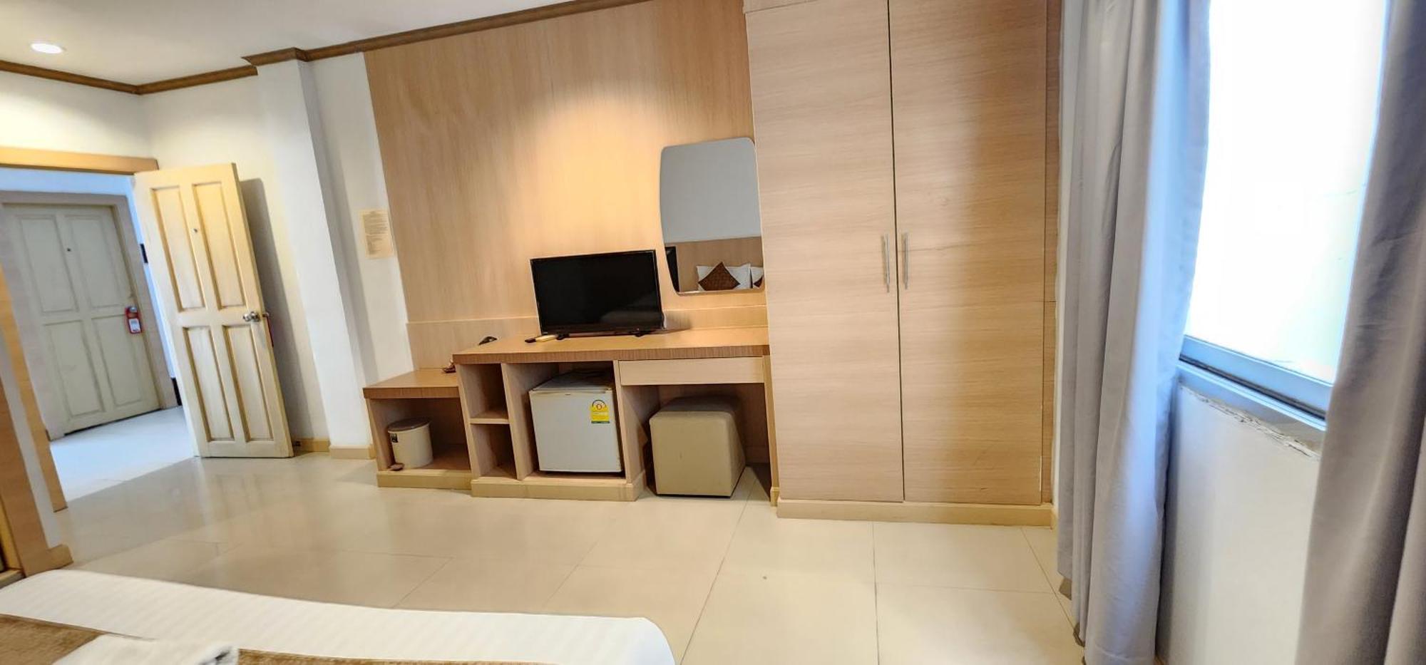 Отель Eden Park Patong Экстерьер фото