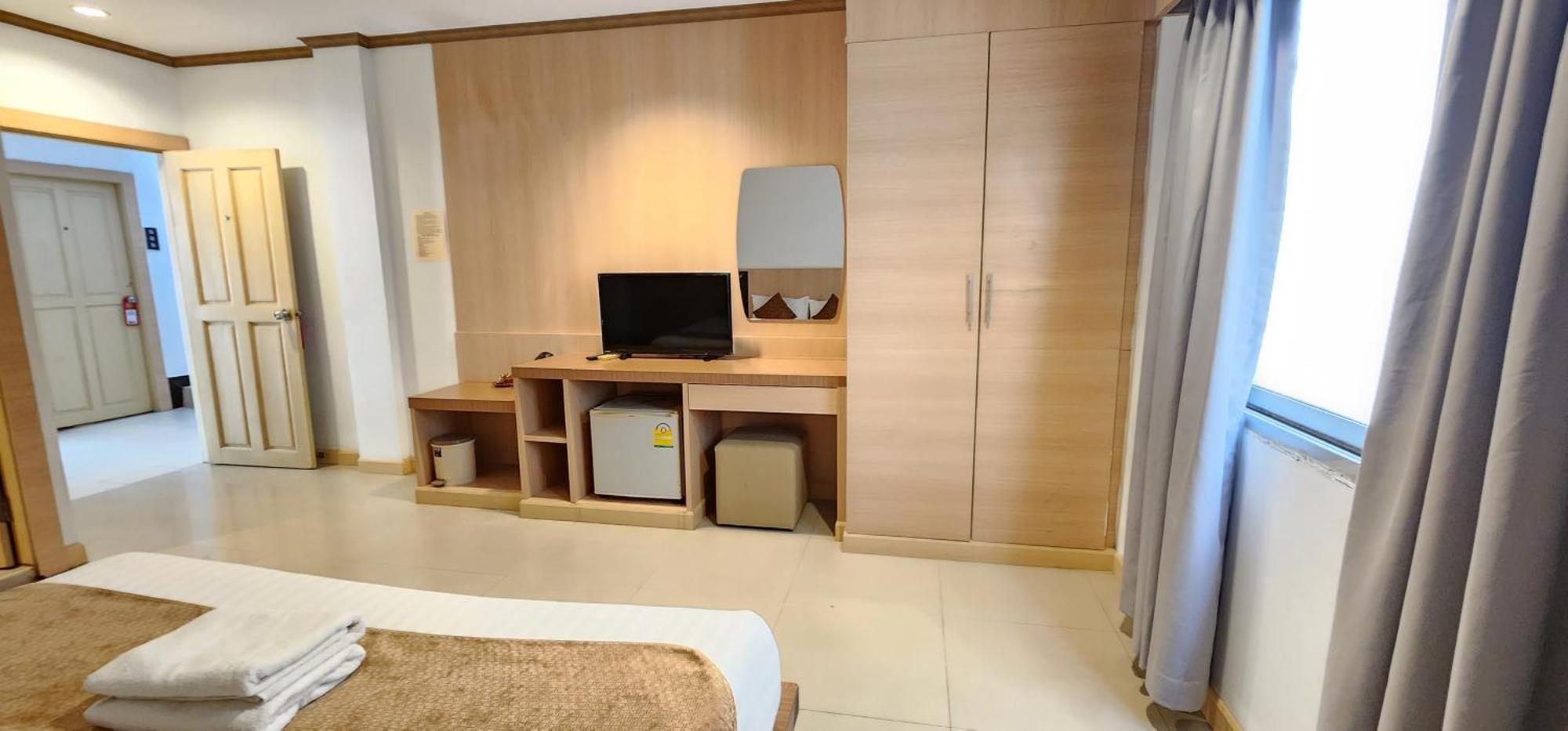 Отель Eden Park Patong Экстерьер фото