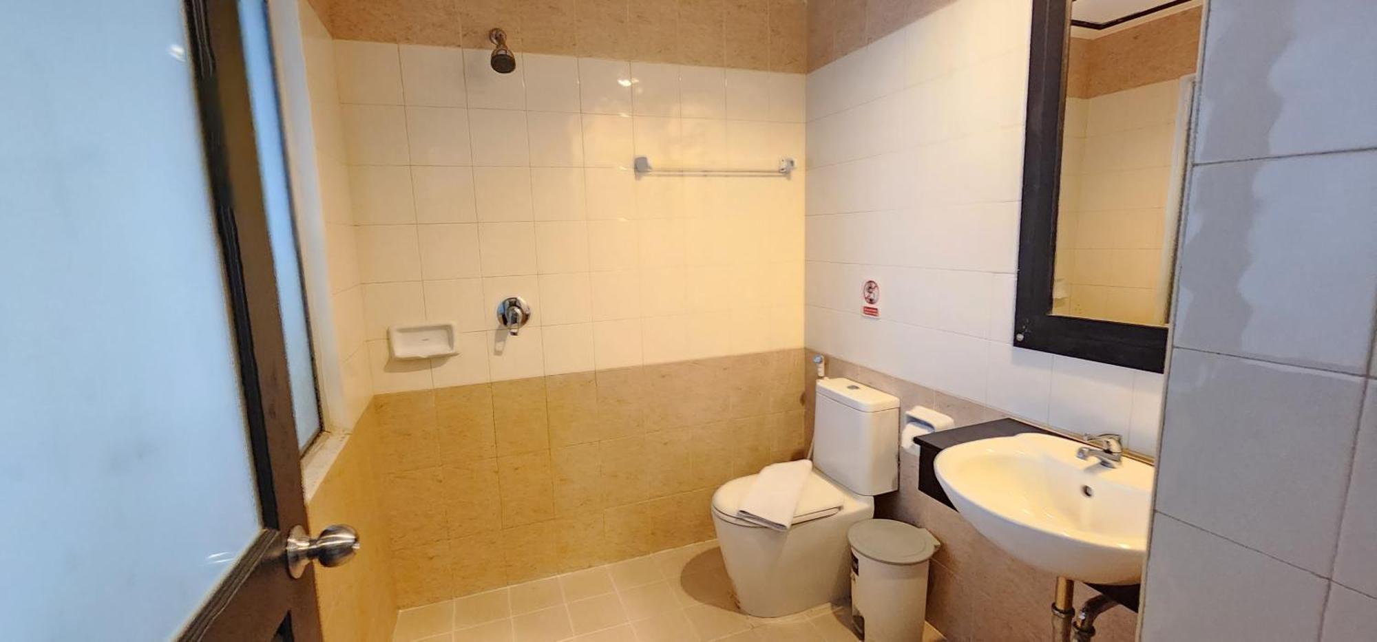 Отель Eden Park Patong Экстерьер фото