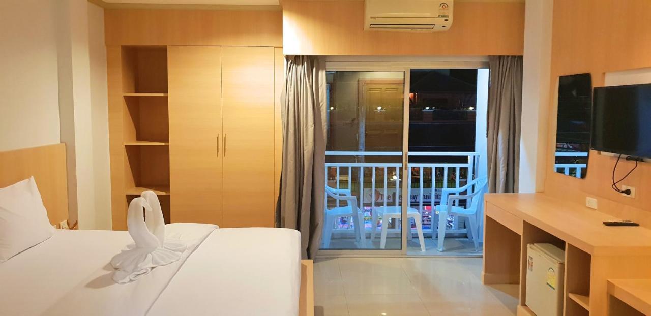 Отель Eden Park Patong Экстерьер фото