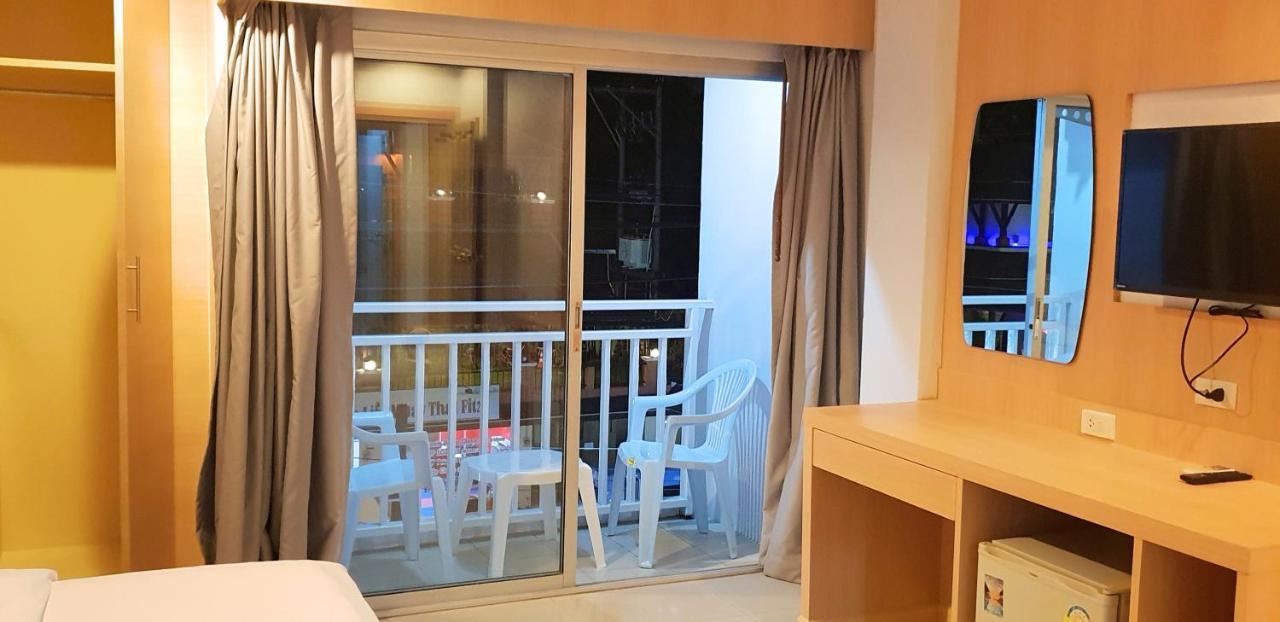 Отель Eden Park Patong Экстерьер фото