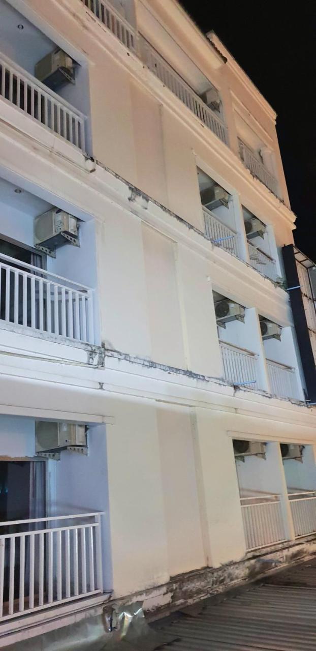 Отель Eden Park Patong Экстерьер фото
